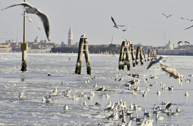 Скованная льдами Венеция - такого не видели 80 лет