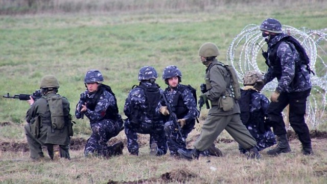 Русские идут, дайте денег: британская армия против «боевых гномов»