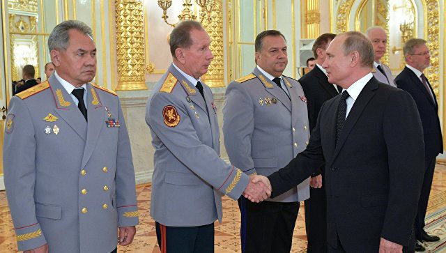Путин поручил серьезно усилить контроль за оборотом оружия
