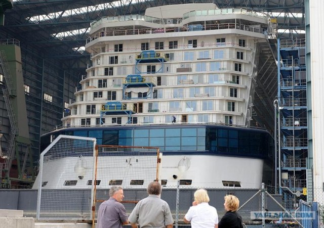 Kруизный лайнер "celebrity Solstice"