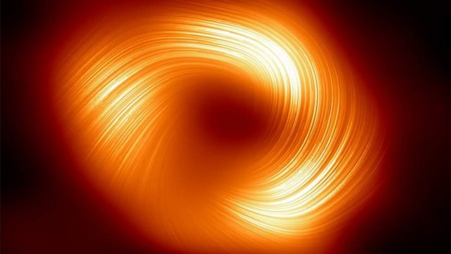 Редкое изображение черной дыры "Стрелец А" в центре Вселенной представили ученые
