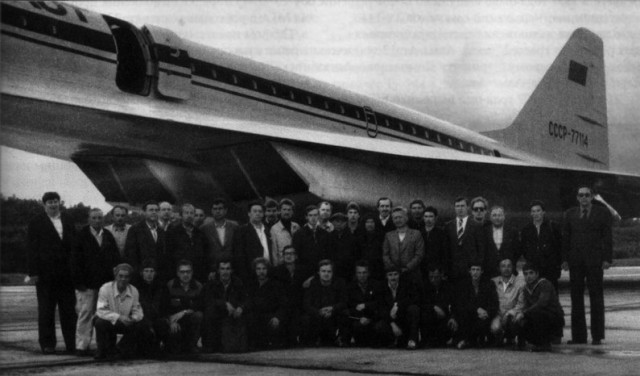 31 декабря 1968 года совершил первый в мире полет сверхзвуковой пассажирский самолет Ту-144