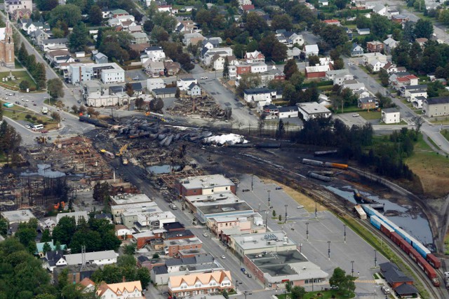 Поезд-беглец: как огненное цунами превратило город в выжженную землю
