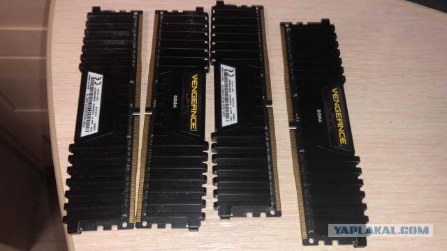 Продам 4 планки 16gb ddr4 2400 dimm CORSAIR VENGEANCE