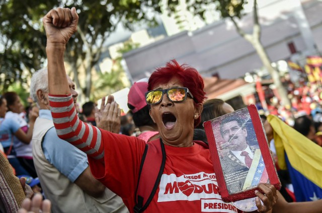Перестрелки, массовые беспорядки и столкновения: что происходит на улицах Каракаса и других городов Венесуэлы