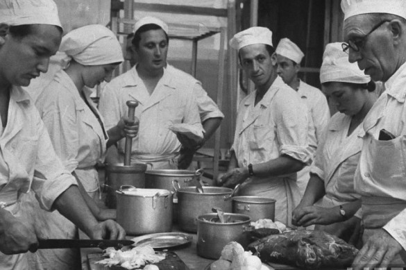 Ели и радовались: странные и «ужасно вкусные» перекусы советских времен
