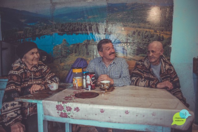 Пожилой чеченец приютил семью инвалидов (фото)