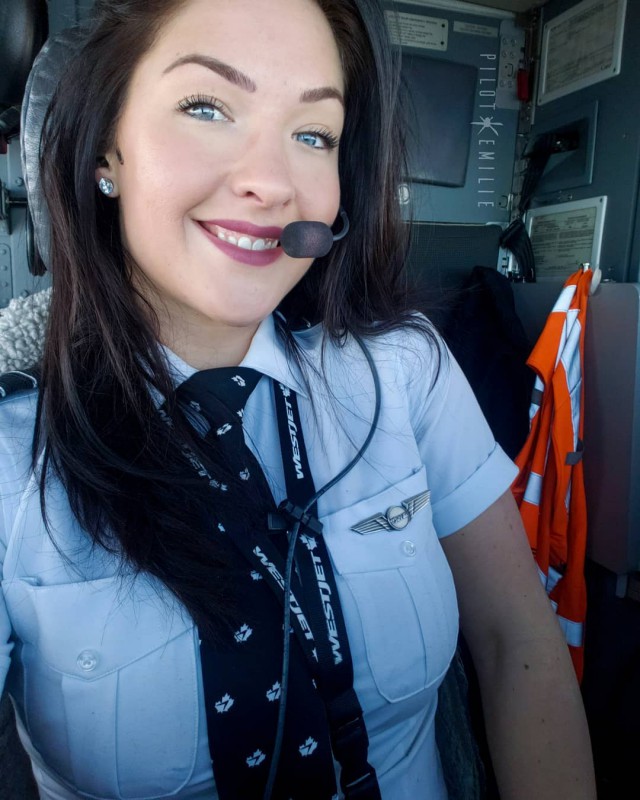 Красавица-пилот из Канады