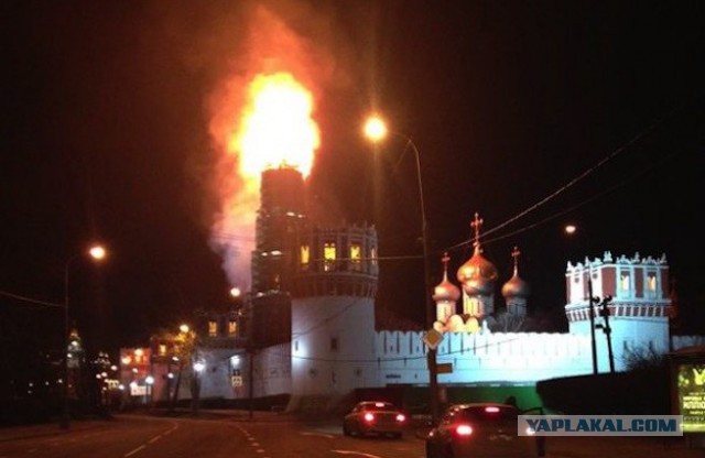В Москве горит Новодевичий монастырь