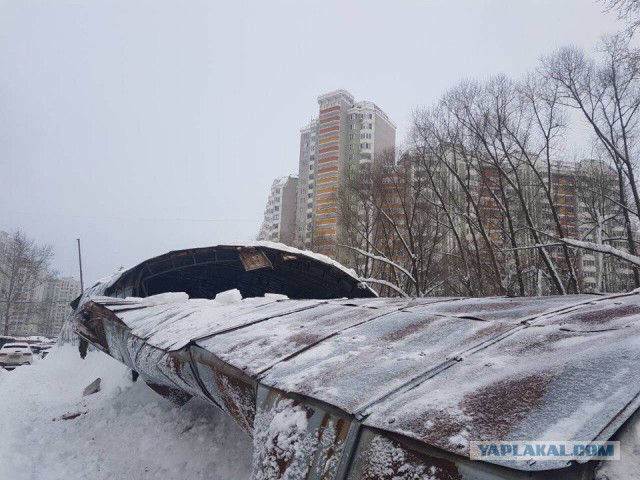 Обрушилась крыша парковки в Балашихе