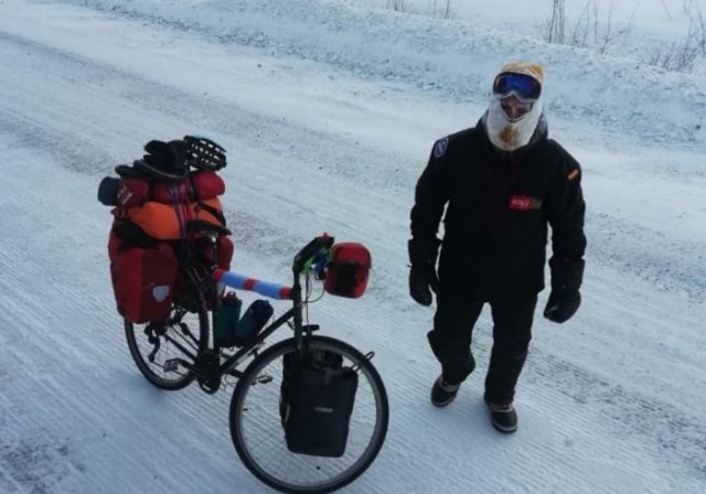 На Байкал на велосипеде. Под Магаданом местные жители нашли замерзающего испанца