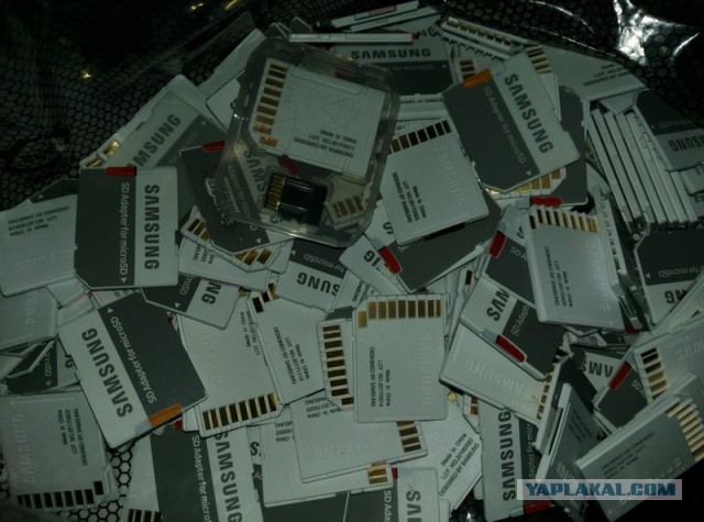 Приятель отдал из сервисного центра несколько сотен карточек SD