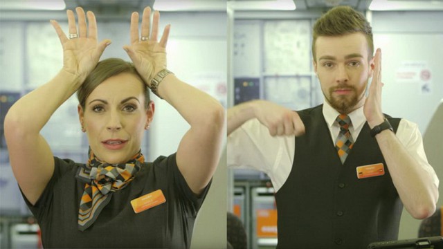 Что означают скретные жесты стюардесс