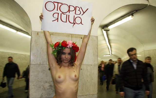Моно-митинг в киевском метро (18+)