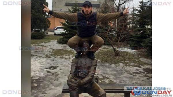 В Новочеркасске еще один хулиган осквернил памятник казаку
