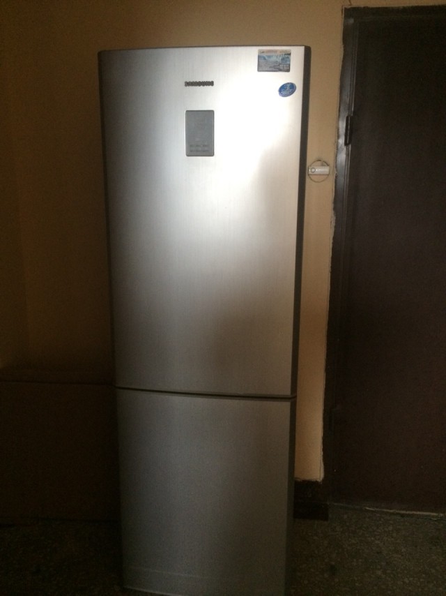 Может кому нужен холодильник нерабочий в Москве?