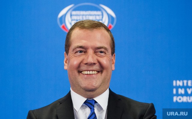 Медведев поручил отменить советские законы, мешающие современной экономике