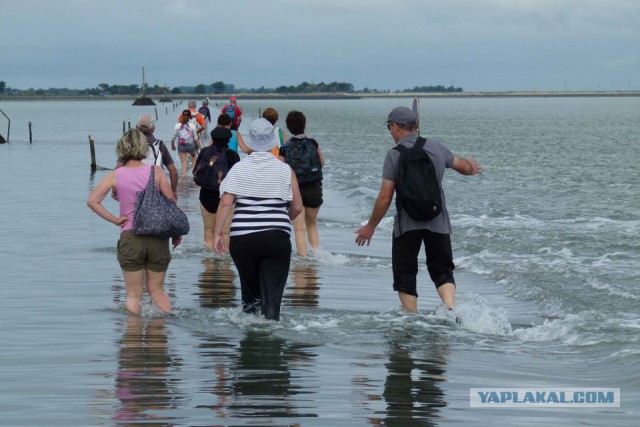 Дорога, дважды в сутки уходящая под воду