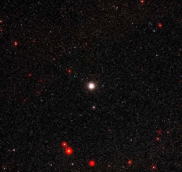 Новые фото с телескопов Хаббл, Спитцер, VLT и Чандра