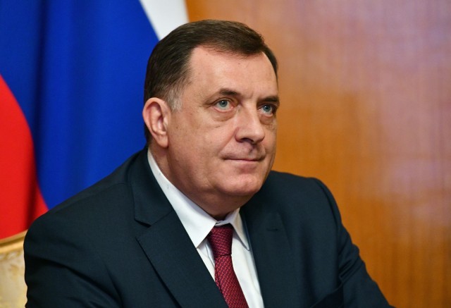СМИ: Президент Республики Сербской отказался пожать руку американскому послу