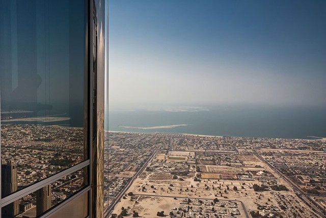 Бурдж Халифа - взгляд на Дубай с 124 этажа.