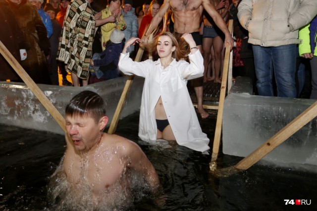 Взрыв эмоций: снимки с крещенских купаний в Челябинске