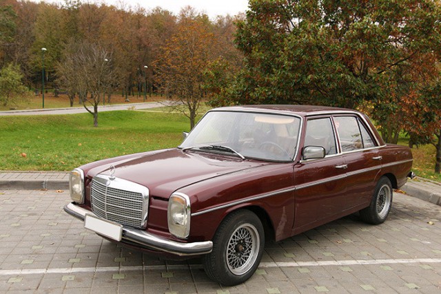 Билет в бизнес-класс 70-х: тест-драйв Mercedes-Benz W115