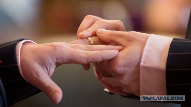 Два ирландца-натурала решили пожениться, чтобы не платить налог
