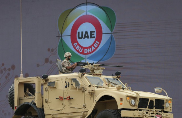 Военное шоу в Абу-Даби