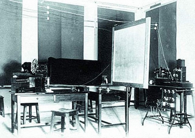 Экран ЭЛИН (Калининский - Арбат) дедушка светодиодных матриц