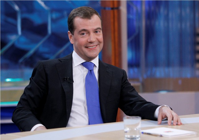 Говорит Медведев: "Сбор налогов - основа экономического развития РФ"