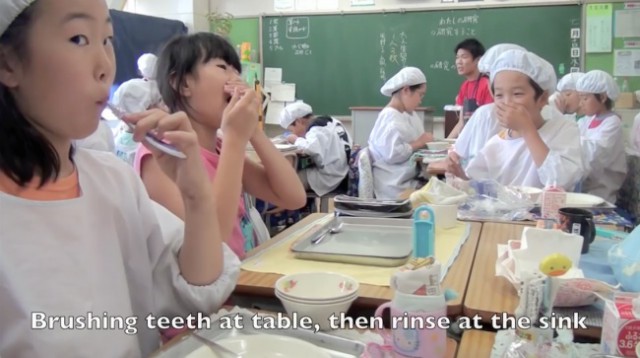Обед в японской школе — это гораздо больше, чем просто прием пищи