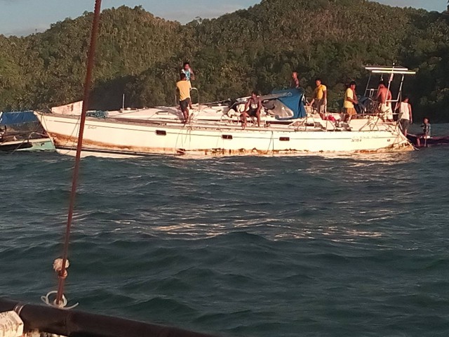 У берегов Филиппин дрейфовала яхта с мумией на борту