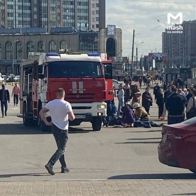 В мужчину стреляли возле станции метро "Пионерская" в Санкт-Петербурге