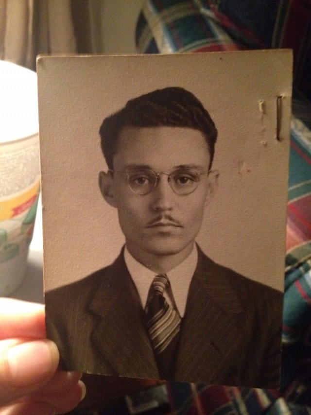 Вот фото моего прадедушки и он выглядит, как Джонни Депп