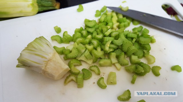 Зеленый борщ (ботвинья) с крапивой