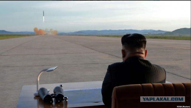 "Трамп попросил Ким Чен Ына передать США ядерное оружие КНДР"