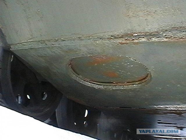 В Сарове два малолетних оболтуса с чипсами оторвали топливный бак танку ИС-2