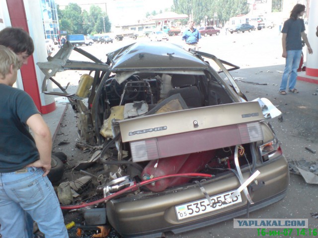 Автомобиль c ГБО взорвался на повороте в Нижнем Новгороде