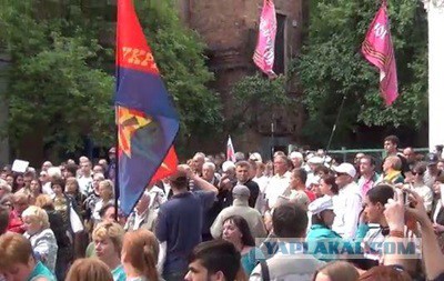 Активисты Харькова пришли под консульство России