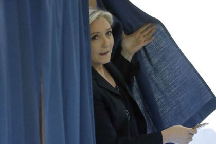 Ле Пен лидирует на выборах по данным МВД Франции