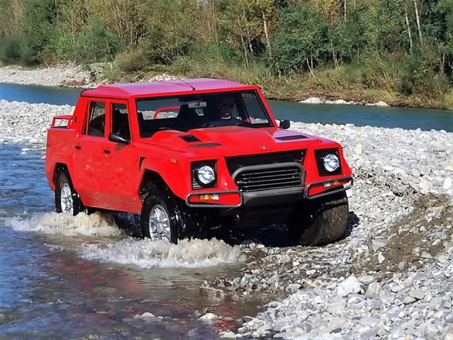 Lamborghini LM002: очень итальянская истори