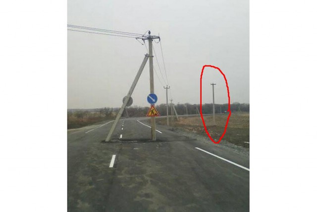В Приморье заасфальтировали дорогу со столбом ЛЭП посередине