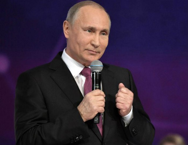 Путин официально внес поправки в пенсионную реформу 