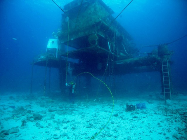 На дне: топ-5 подводных баз землян