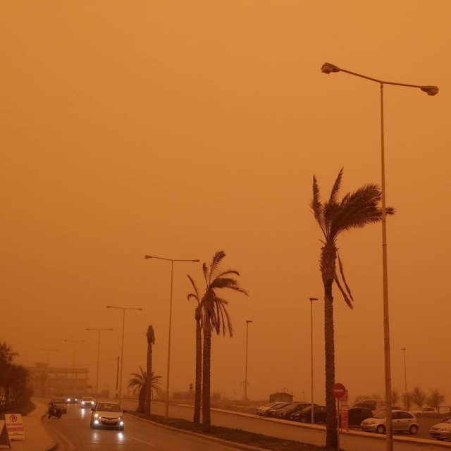 Выглядит как полный апокалипсис: Крит поглотила африканская пыль