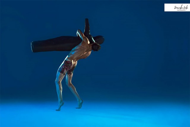 Благотворительный календарь с обнаженными спортсменами (18+)