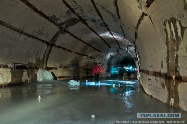 Подземная база-укрытие подводных лодок