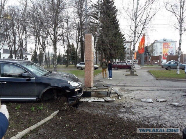 Стела Победы остановила пьяного на Porsche