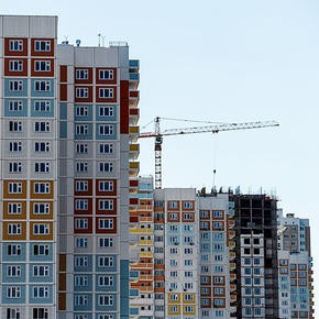 Шувалов посоветовал гражданам России покупать жилье